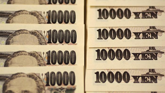 Yen Weakens On Broad USD Gains, Japanese Households Curb Spending